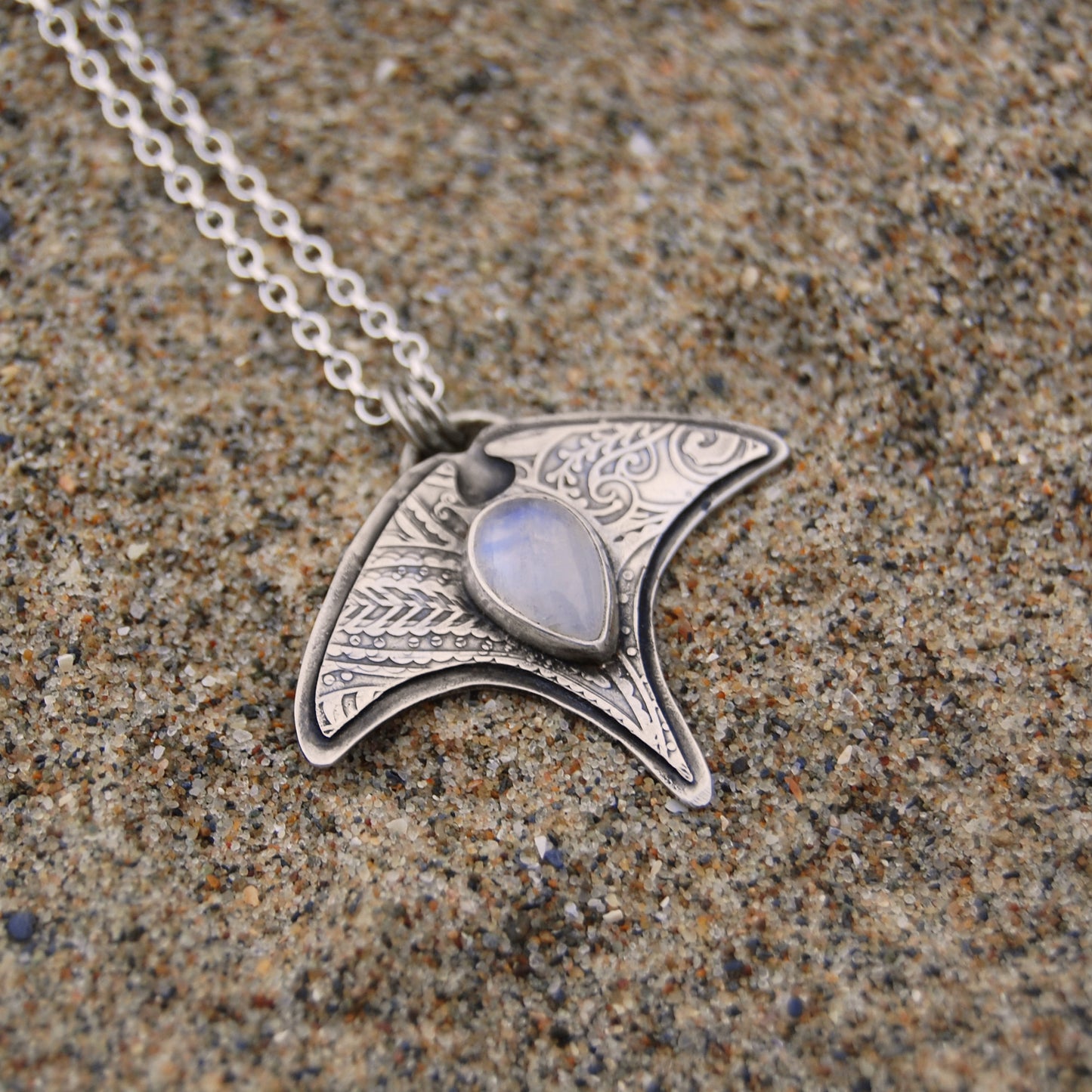 Meno Manta Necklace