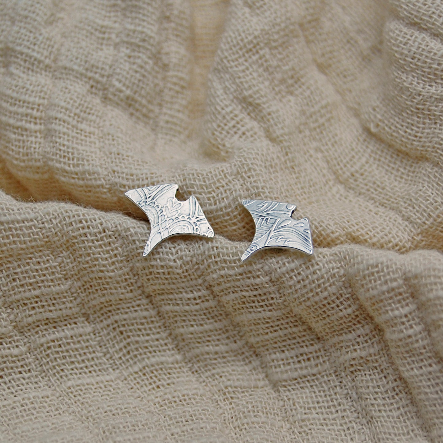 Meno Manta Studs