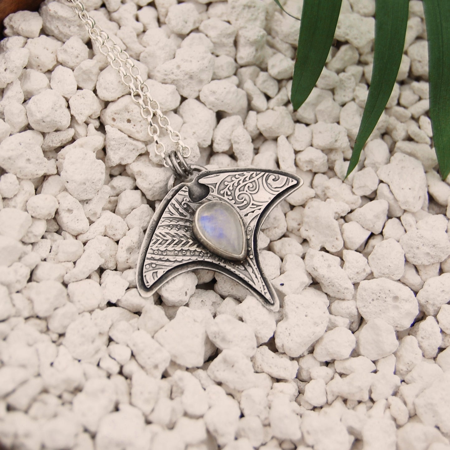 Meno Manta Necklace