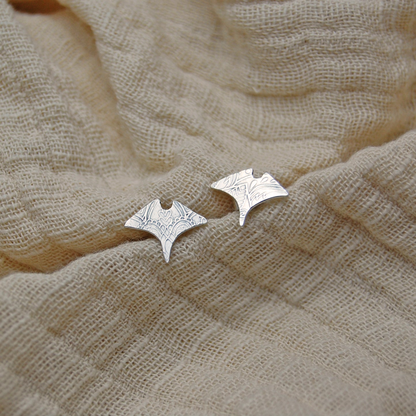 Meno Manta Studs