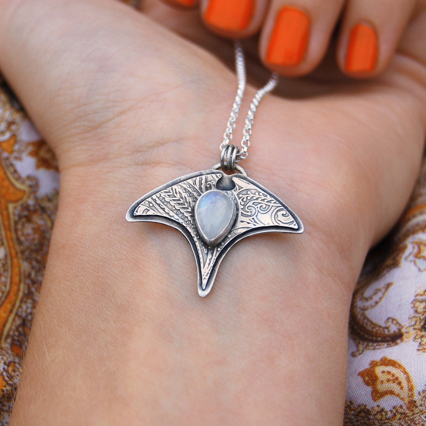 Meno Manta Necklace