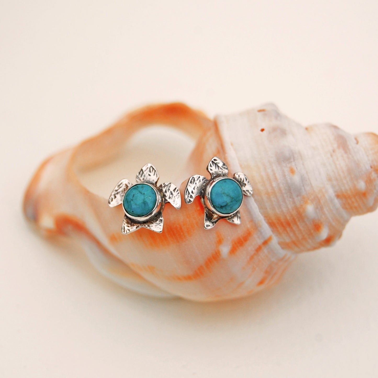 Gili Sea Turtle Studs