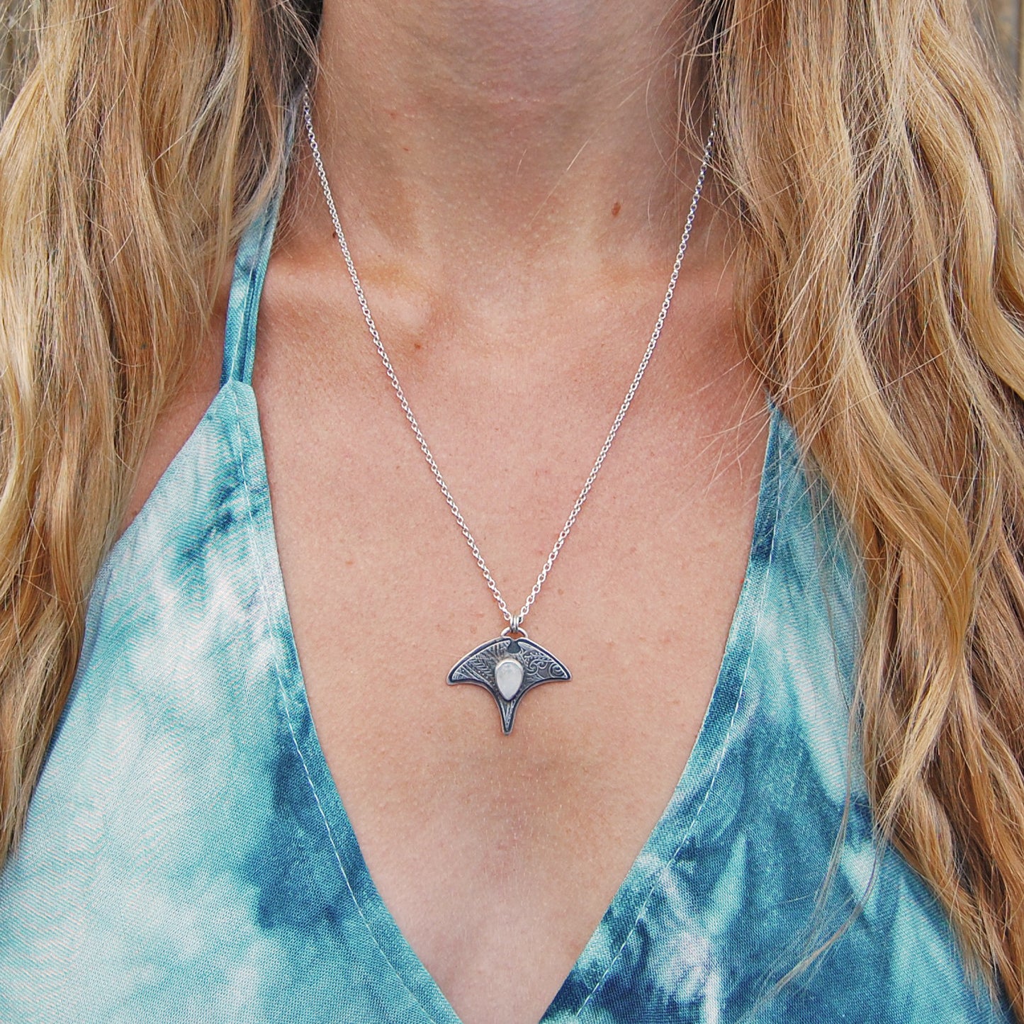 Meno Manta Necklace
